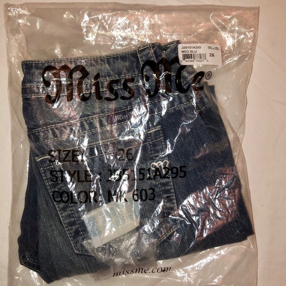 NWT Miss Me distressed/patches boyfriend crops - Picture 14 of 15